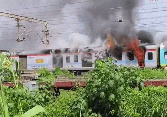 Gujarat Humsafar Express Fire Video All Passengers Safe