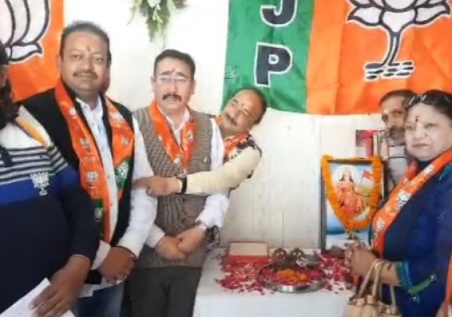 BJP candidate Rajan Agarwal office inaugurated by Former Assembly Speaker Vipin Parmar