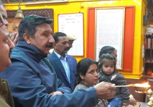 Deputy Chief Minister offered prayers at Jakhu temple