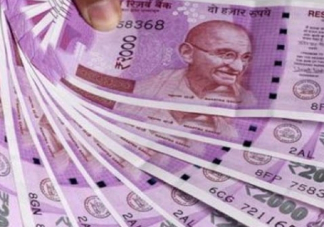 Rs 2000 notes become a challenge at petrol pumps, pump owners have to set up registers to keep records of notes