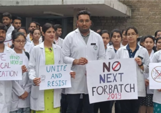 In protest against the National Exit Test, trainee doctors of Hamirpur Medical College protested and sought support from the Education Minister and the Chief Minister in their favor.