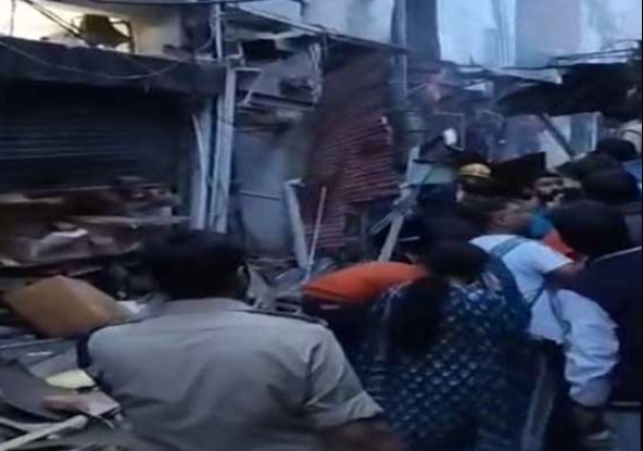 Commercial Cylinder Blast in a Restaurant located in Middle Bazar, Shimla, 1 Killed and 7 Injured; many Shops Damaged.