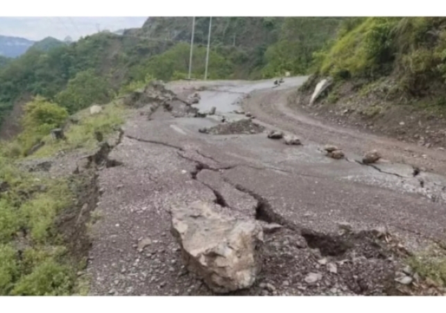 Gardeners are worried due to breaking of roads due to heavy rains, now the challenge is to reach the market.