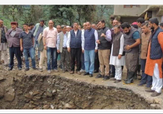 Leader of Opposition Jairam Thakur visited the disaster affected areas of Jubbal-Kotkhai and Rohru in Shimla and met the disaster affected people to know their condition.