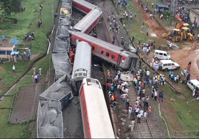 Jharkhand Major Rail Accident Howara-Mumbai Express Derailed Deaths