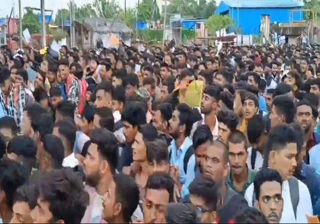 Job Seekers Crowd For Air India Airport Services Interview in Mumbai