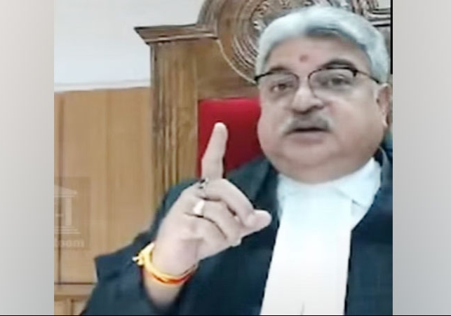  Judge Rohit Arya scolds Deputy Director MP High Court