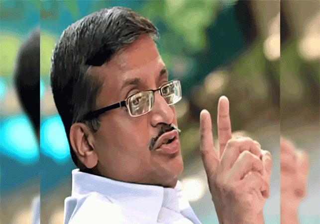 Questions raised on Vadra-DLF investigation, IAS Khemka embroiled in controversy