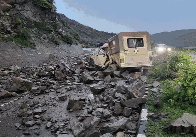 Landslide on Chandigarh-Shimla Highway Near Parwanoo Latest News