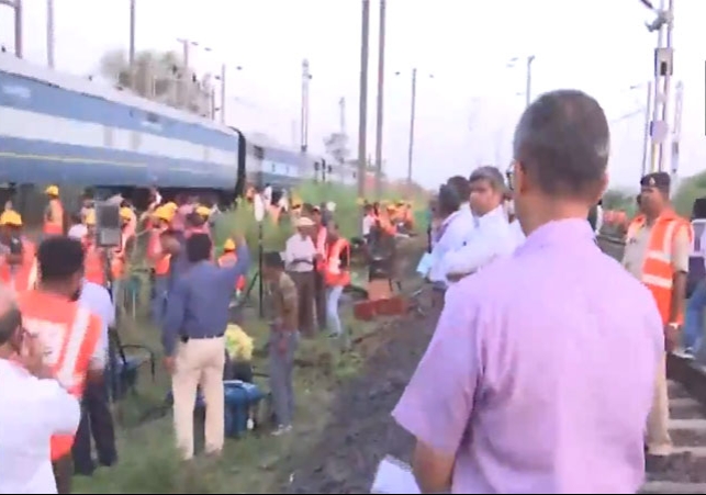 MP Train Accident 3 Coaches Derailed Going From Bhopal To Itarsi