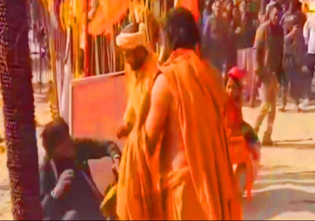 MahaKumbh Mela 2025 Clash Videos Prayagraj Sangam News