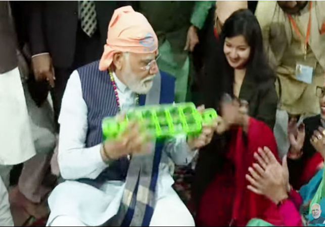 PM Modi in Keertan on Ravidas Jayanti 