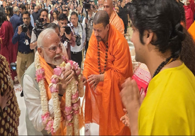 PM Modi met Dhirendra Shastri in Anant-Radhika Shubh Aashirwad Ceremony