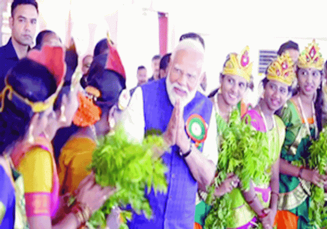 PM Modi's unique style shown in Salem