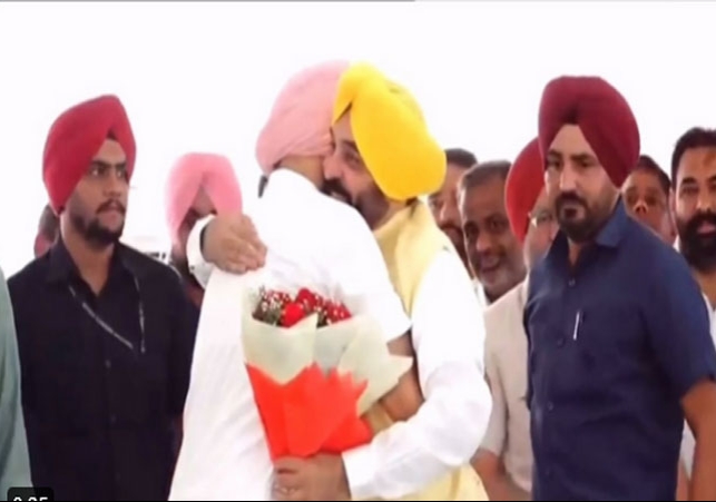 Punjab Akali Leader Dimpy Dhillon Joined Aam Aadmi Party CM Bhagwant Mann