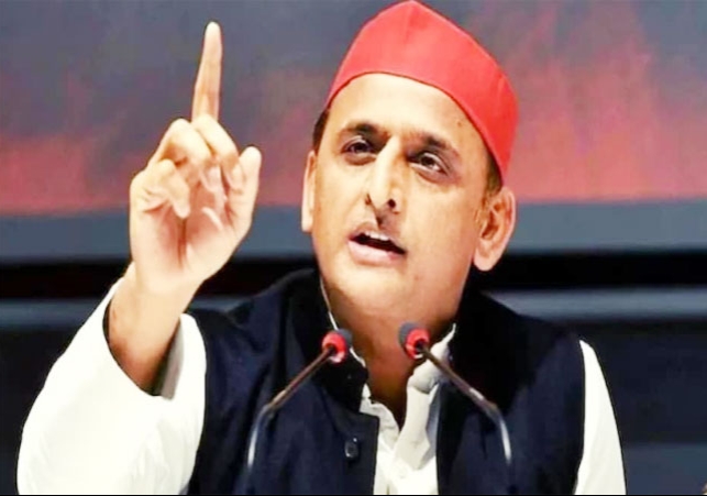 SP Chief Akhilesh Yadav Says Government in Delhi To Fall News Update