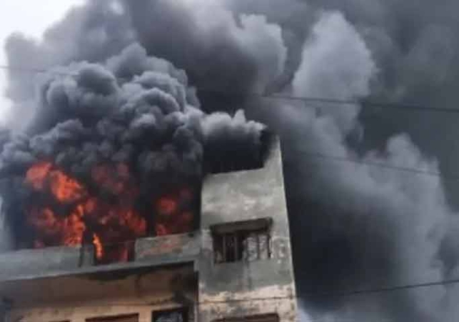 Massive fire at Delhi's thinner factory, 1 killed, 7 injured