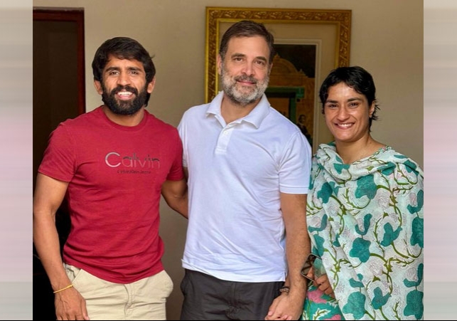  Wrestlers Bajrang Punia Vinesh Phogat Met Rahul Gandhi in Delhi