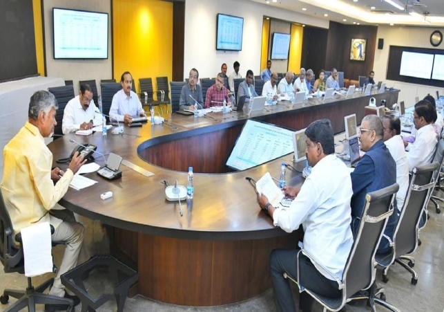 Chandrababu's Advice to Officers to Implement Schemes