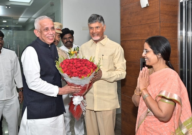 Chief Minister Shri N. Chandrababu Naidu arrived at Raj Bhavan