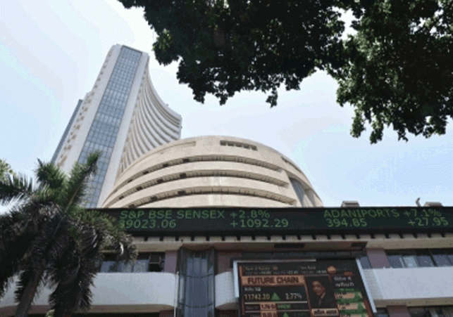 Indian stock market closed flat, Sensex slipped below 79900