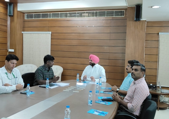 Shri Ravneet Singh Bittu held a meeting with FCI Officials