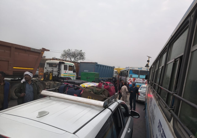 Long Traffic Jam on Kanpur Prayagraj Road