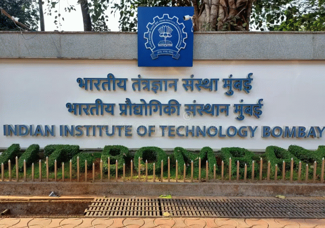 IIT Bombay के पूर्व छात्र धीरज सिंह ने नवंबर 2023 में एक शिकायत दर्ज की थी