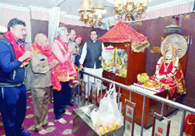 The newly elected President of the Chamber of Commerce paid his obeisance at the Mata Mansa Devi Tem