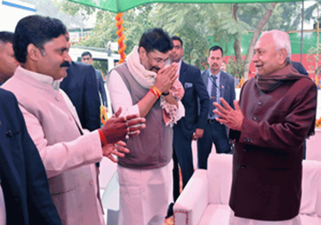 CM Nitish Kumar reached LJP Ram Vilas's curd-churma feast