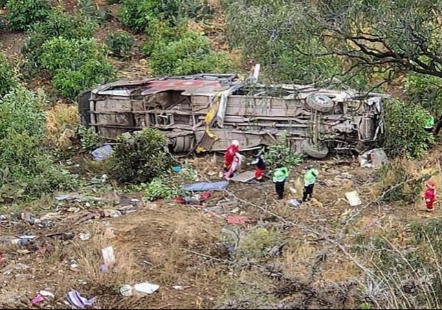 Peru: Bus full of passengers fell into ditch