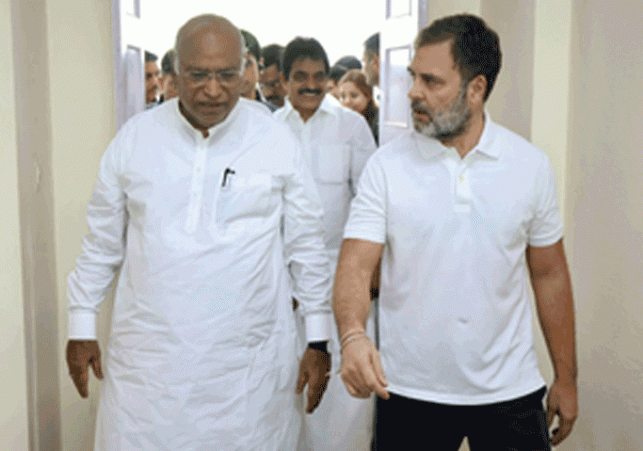 Rahul Gandhi, Mallikarjun Kharge reach Srinagar