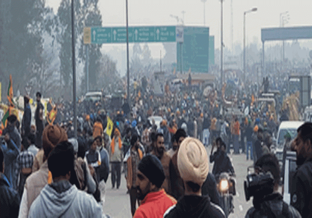 Protesting farmers removed and damaged the barricades installed on the Shambhu border