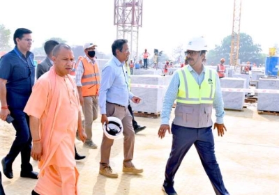 मुख्यमंत्री योगी आदित्यनाथ ने मठ-मंदिरों को व्यावसायिक टैक्स से मुक्त किए जाने का दिया निर्देश