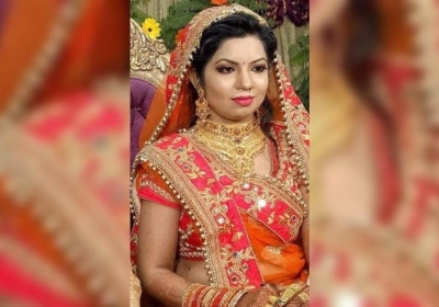 Wife Hanged herself in Front of Husband