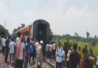 Bihar Sampark Kranti Express Train Divided Into Two Parts In Samastipur