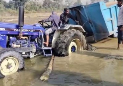 Mining mafia rammed Tractor on Forest Workers