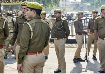 Kanpur Police Personnel send Massege to Women