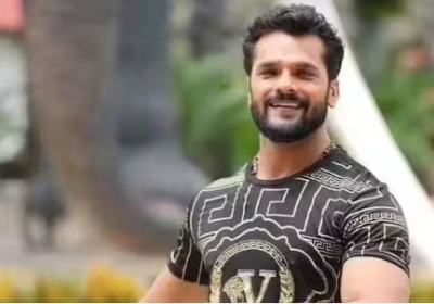 Khesari Lal Yadav Scared By Angry Reporter