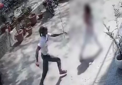 Delhi Girl Attacked With Knife Horrifying Video Mukherjee Nagar