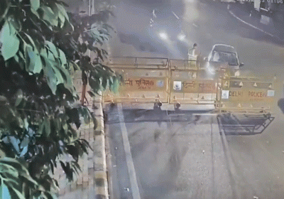 Delhi High Speed Scorpio Hits Policeman And Dragged