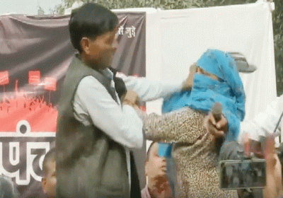 Delhi Woman Hits Man On Stage With Slippers