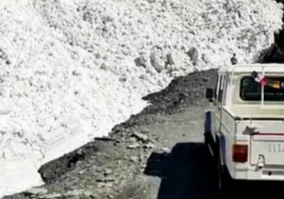 Iceberg fell in Bhingi Nala, Shukto route bus stuck across the nala, MLA's visit canceled