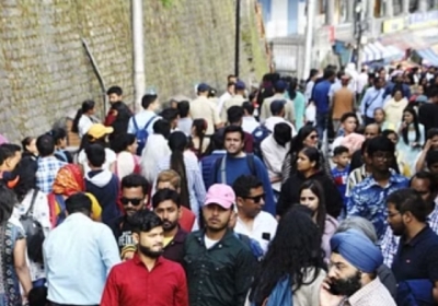 Tourists roaming on Mall Road.