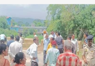 The whole school was filled with mud and debris, angry parents blocked the wheel.