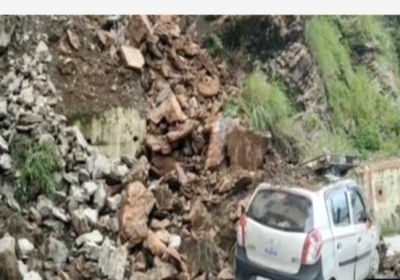 The Kisan Bhawan of the Agricultural Produce Marketing Committee (APMC) in Shimla was at risk due to a landslide in the morning; two vehicles also damaged.