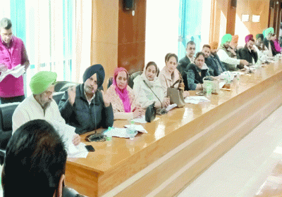 Mohali Municipal Corporation meeting: There was heated debate on various issues in the table item br