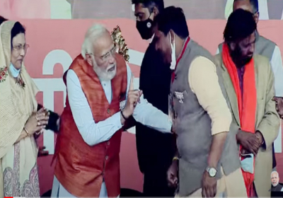 PM Modi Touches Feet Video Viral