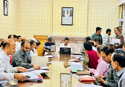 PWD-Minister-in-meeting