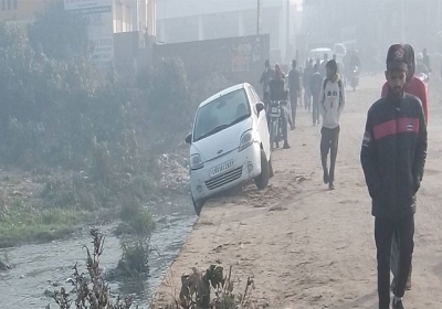 Zirakpur Baltana Car Stuck on Sukhna Choe Bridge Accident News